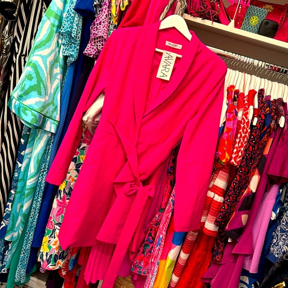 Avara Ashley wrap dress - Picture 2 of 8